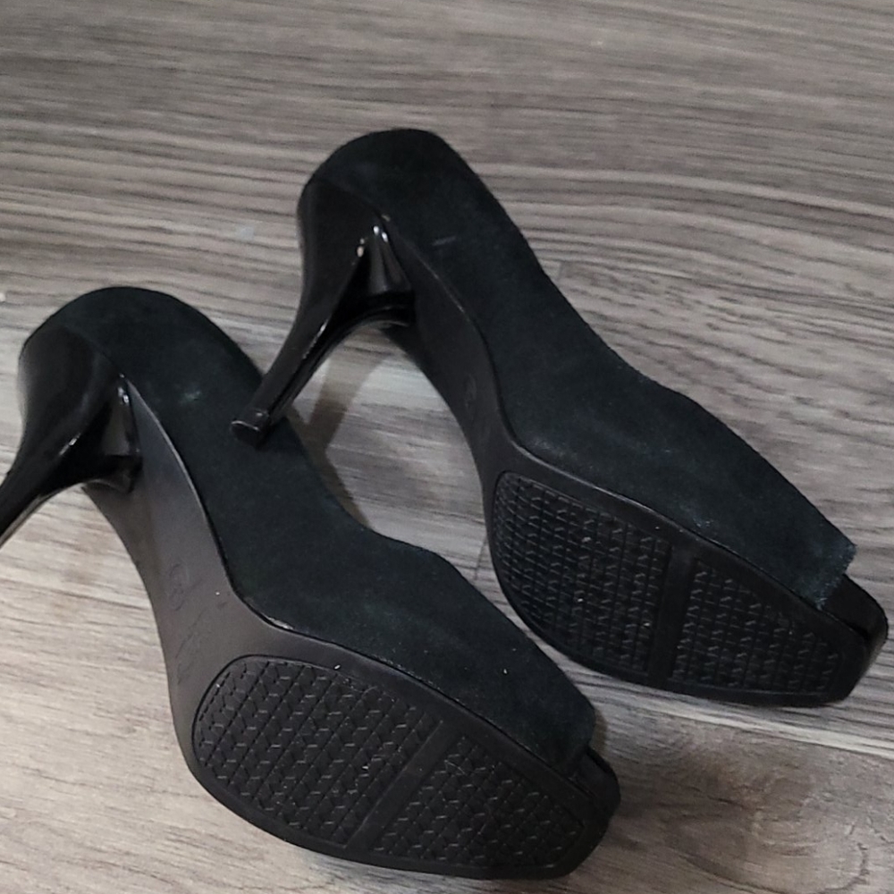 Heels - Picture 2 of 2